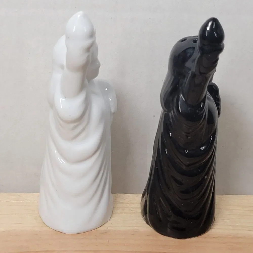 Source Unknown ceramic black